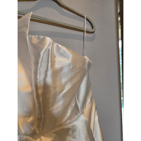 Revolve Elliatt Protea Gown 2XL Ivory Off-Shoulder Hi-Low Formal White Party - Picture 7 of 16